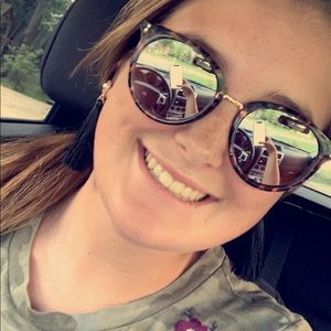 Meet your Posher, Ally